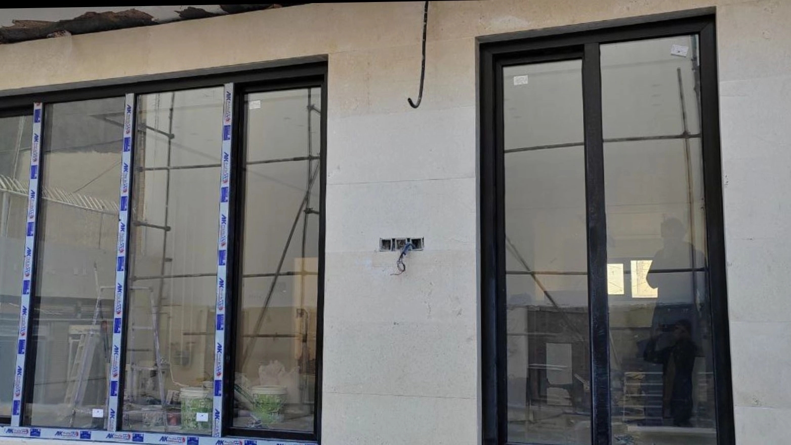 اجرای پنجره upvc دورو لمینت مشکی