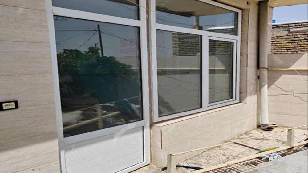 استبدال النوافذ القديمة دون تلف بنوافذ الـ upvc ذات الزجاج المزدوج