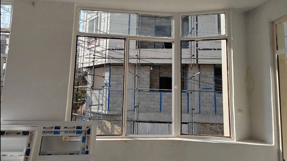 تعویض درب وپنجره های قدیمی بدون تخریب در یک روز تعویض درب وپنجره های قدیمی بدون تخریب در یک روز