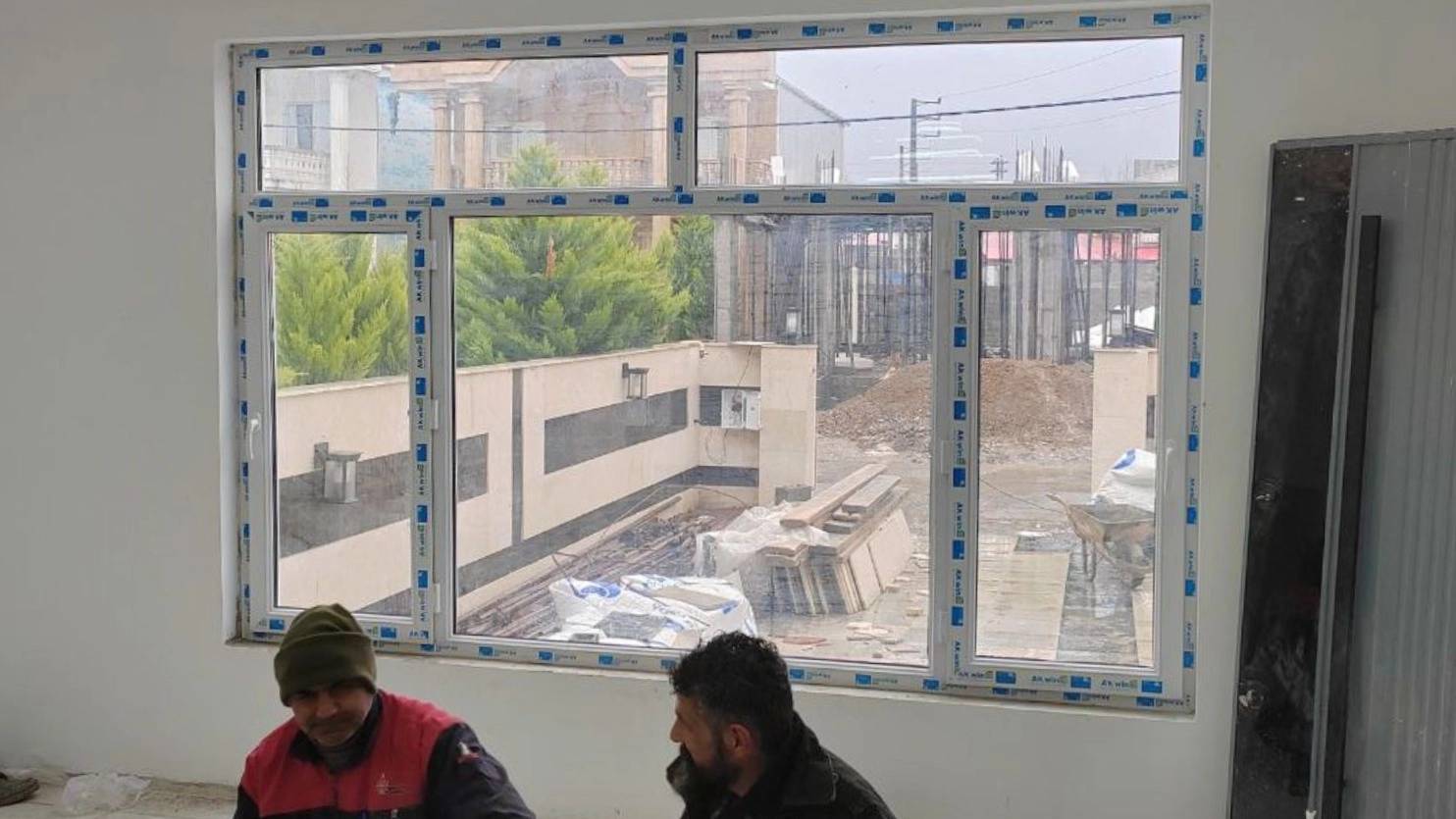 تعویض درب وپنجره های قدیمی بدون تخریب در یک روز تعویض درب وپنجره های قدیمی بدون تخریب در یک روز